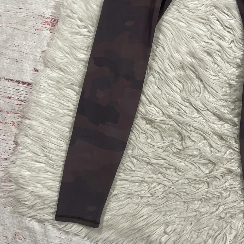 ALO Yoga High-Waist Vapor Leggings in Coco Camo
